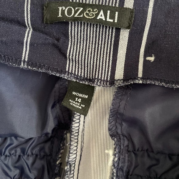 Roz & Ali - 14 - Picture 2 of 3